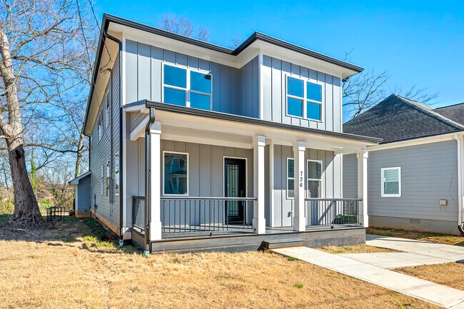 Photo - 726 Windsor St SW House