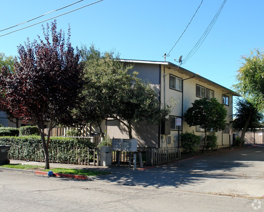 Building Photo - 2821 Apple Valley Ln