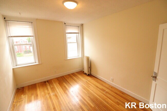 Building Photo - 11 Barrows St