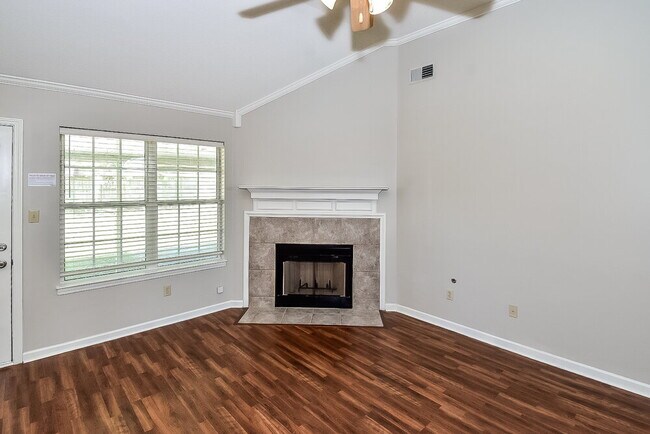 Foto del edificio - 4102 Ravenwood Dr N