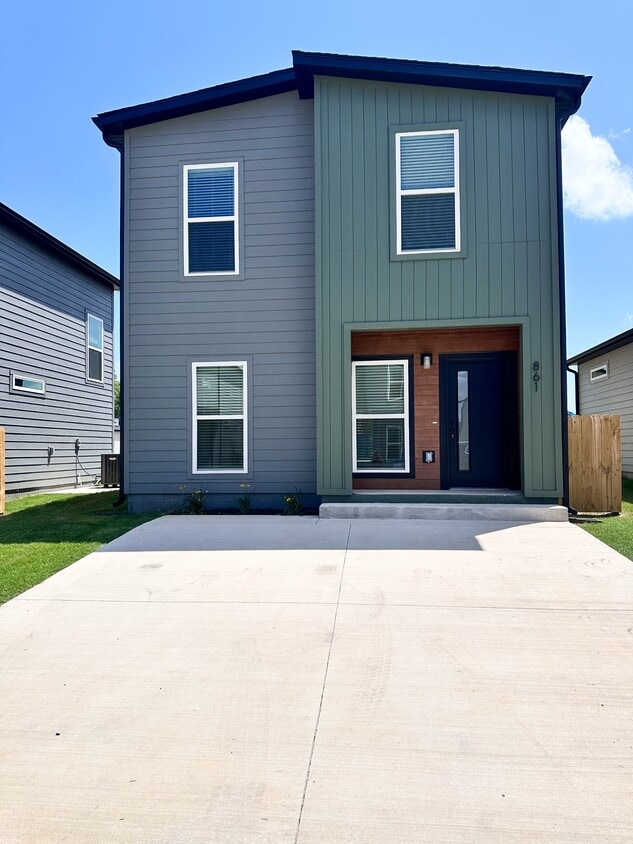 Primary Photo - 861 States Ave