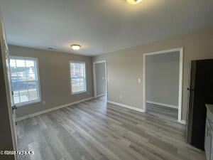 Building Photo - 320 S Pointe Dr