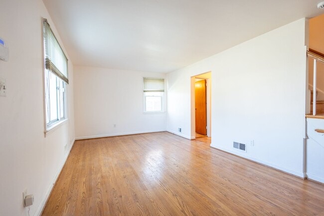 Building Photo - Lovely 3 BR/2.5 BA EOG Townhome in Temple ...