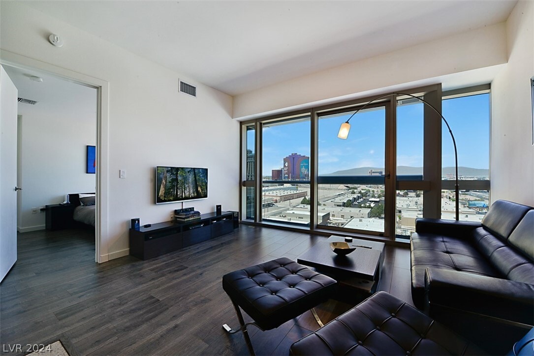 Foto principal - 4471 Dean Martin Dr