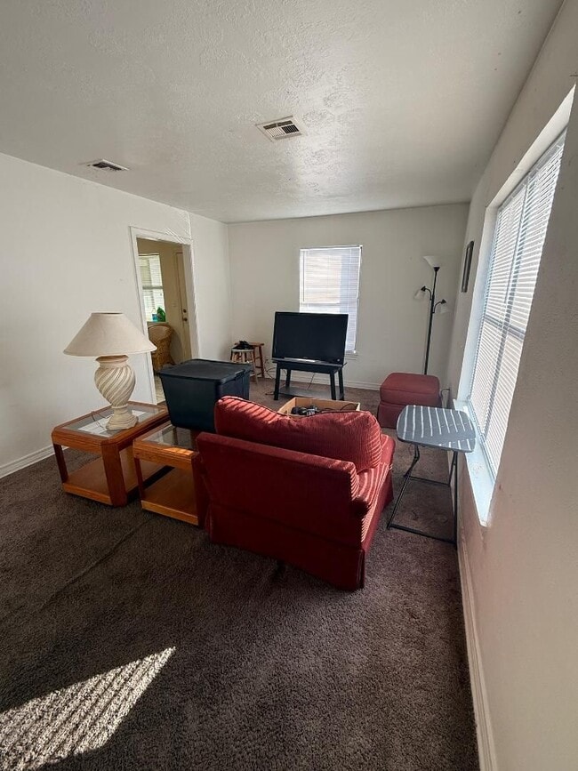 Photo - 2 BED 1 BATH DUPLEX FOR LEASE House