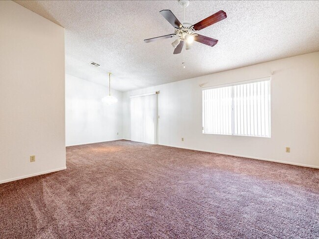 Building Photo - 3 Bedroom 2 Bathroom