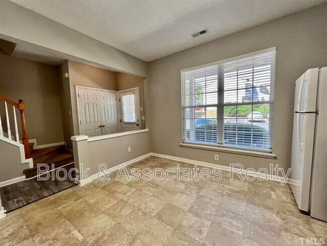 Foto del edificio - 412 Canyon Lake Cir