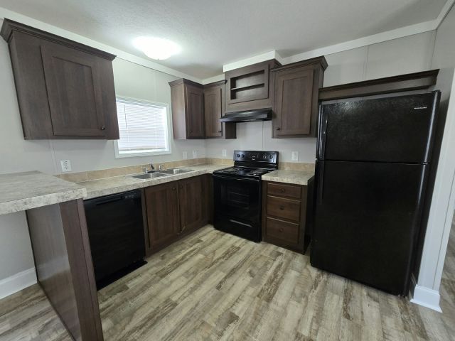 Building Photo - 7011 Greenbrier Village Dr