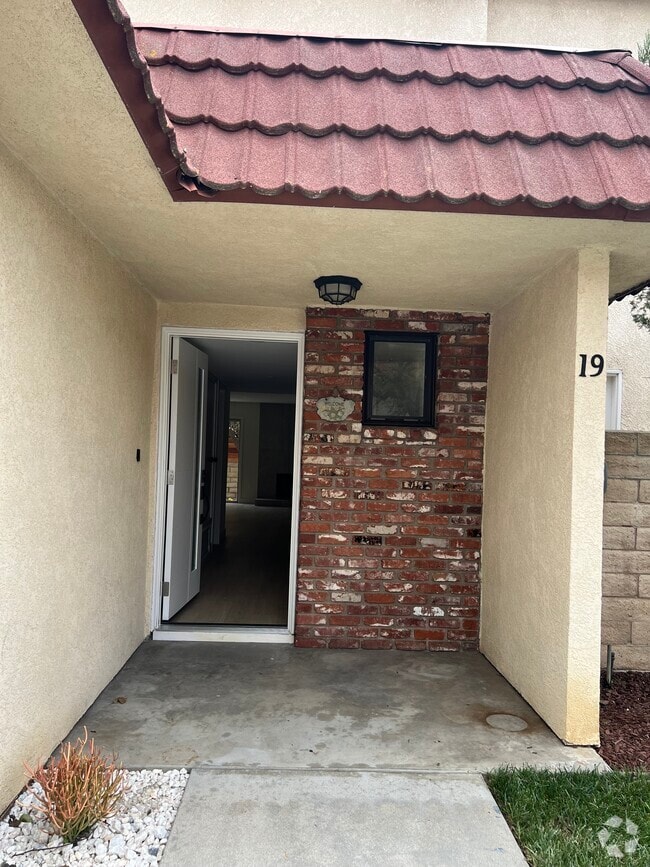 Building Photo - 9950 Reseda Blvd