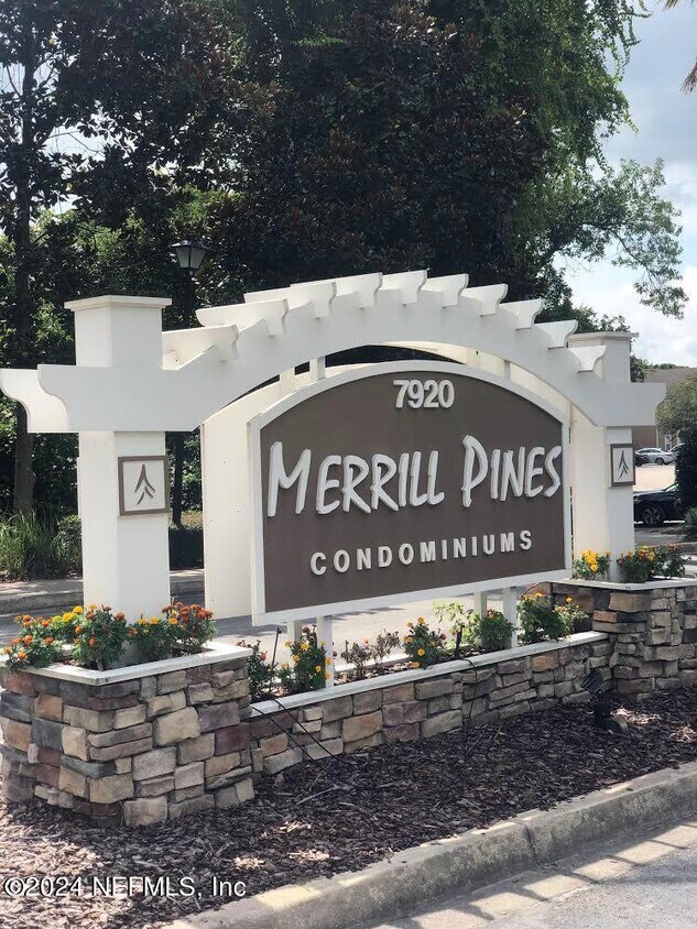 Foto principal - 7920 Merrill Rd