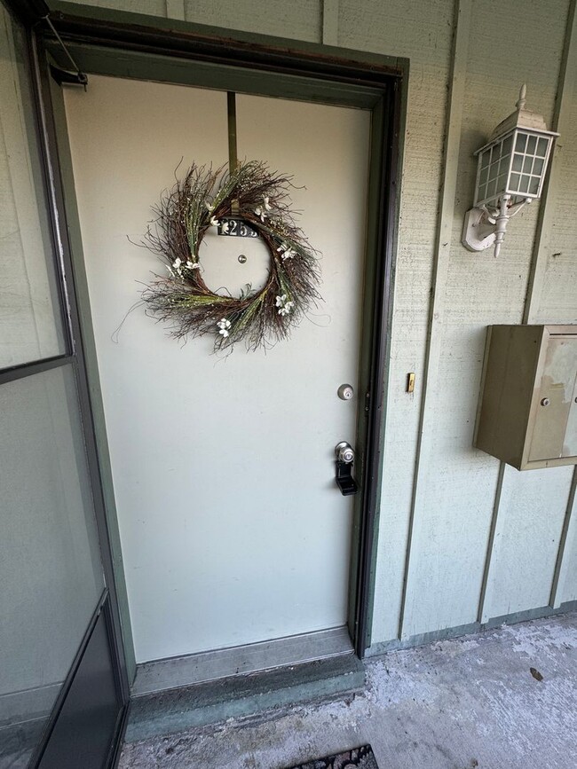 Foto del edificio - RENOVATED 3/2 TOWNHOUSE MOVE IN READY!
