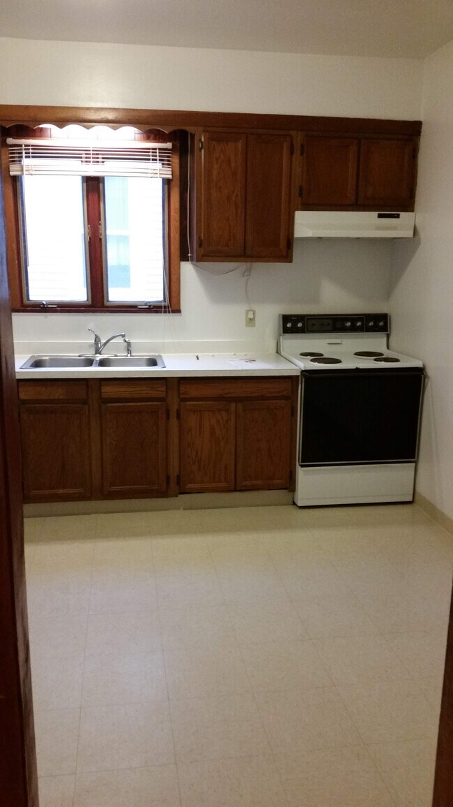 Kitchen - 416 Hamilton St