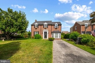 Building Photo - 21 Pickwick Ln
