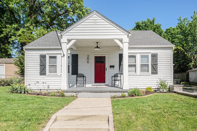 Building Photo - 206 Academy St