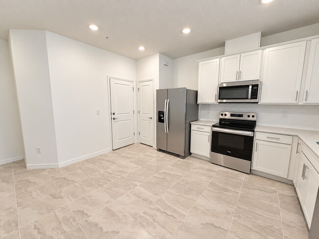 Building Photo - Harbor Square townhome home