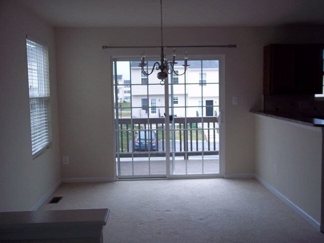 Building Photo - 361 Dickens Dr