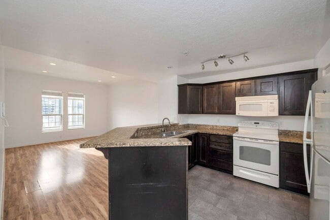 Building Photo - Stunning Down Town Condo in Secure Building