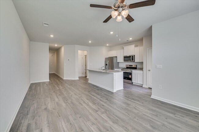 Foto del edificio - 811 Grovebury Ct