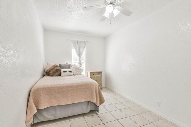 Foto del edificio - 606 Pine Bough Ln