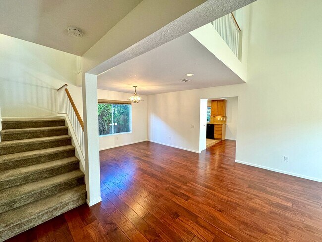 Building Photo - Great 3B/2.5BA House in Gated Community in...