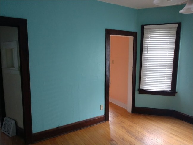Building Photo - 2216 S Allis Street - 2 Bedroom Bayview Lower