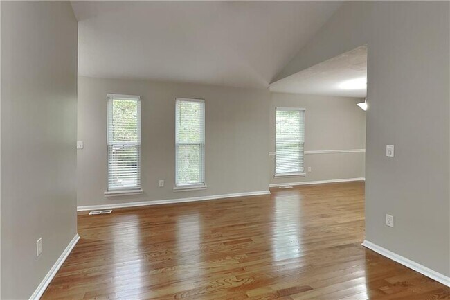 Foto del edificio - 6627 Windwood Cir