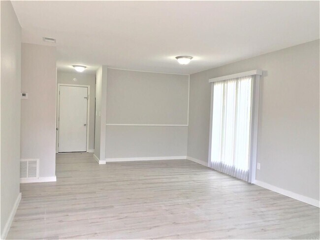 Building Photo - 1350 Langley Ave