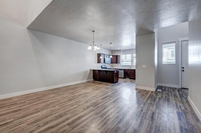 Foto del edificio - 2020 N 4010 W