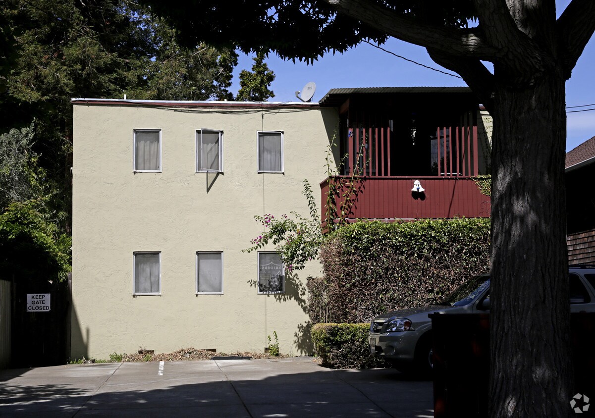 Building Photo - 2922 Otis St