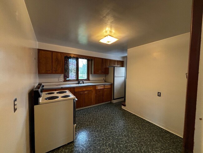 Building Photo - Private Apartment with Two Stall garage