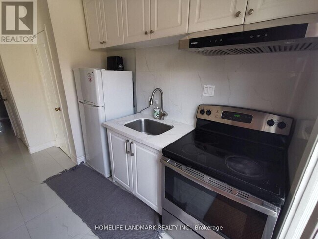 Photo du bâtiment - 84 Harrington Crescent