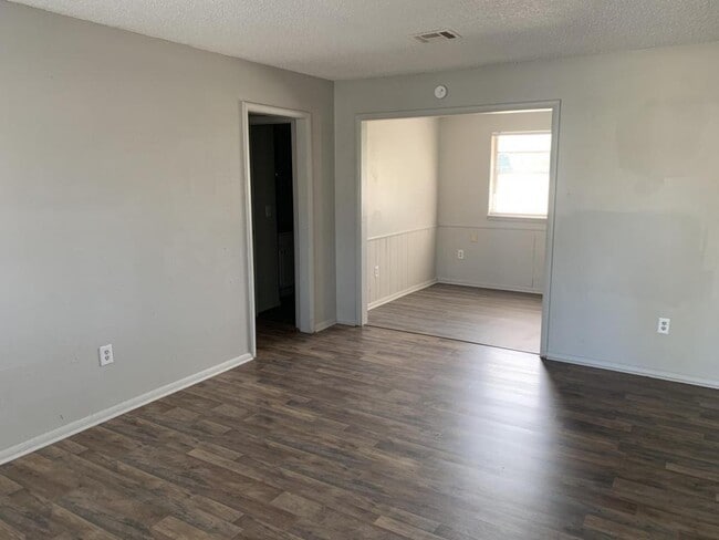 Building Photo - 9432 NE 14th St