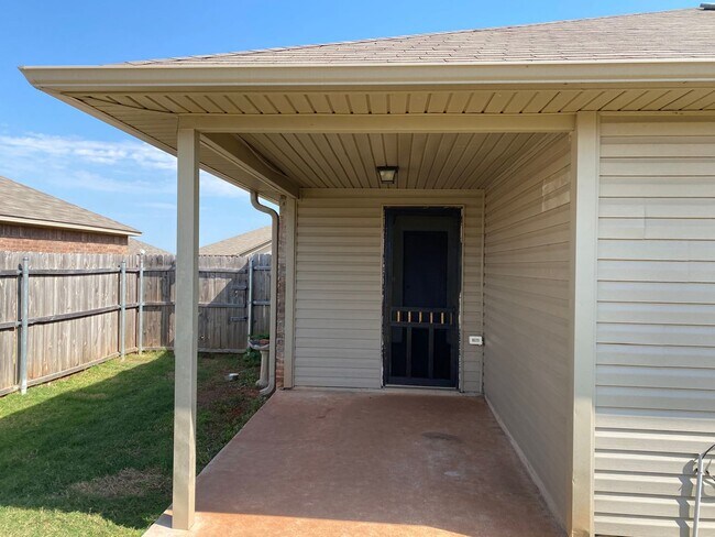 Foto del edificio - 3 bedroom 2 bath, with large back yard