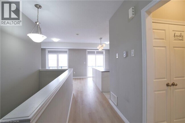 Photo du bâtiment - 16 Wheat Ln.