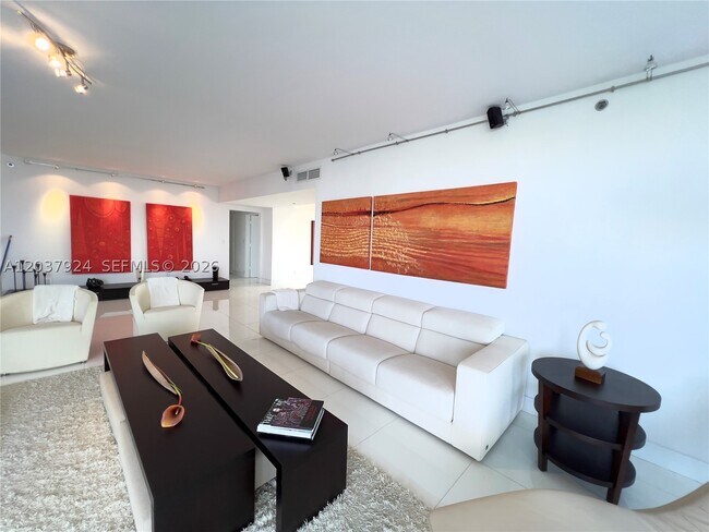 Foto del edificio - 7000 Island Blvd