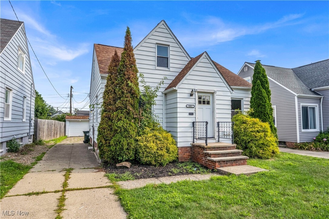 3002 Wellington Ave Parma, OH 44134 – photo 2