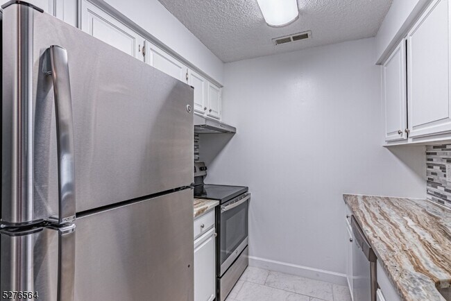 Building Photo - 420 Ravens Crest Dr