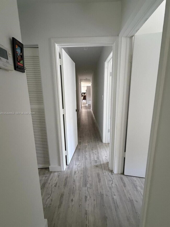 Foto del edificio - 2401 SW 16th Ct