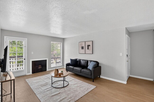 Foto del edificio - 7601 Hillcrest Rd