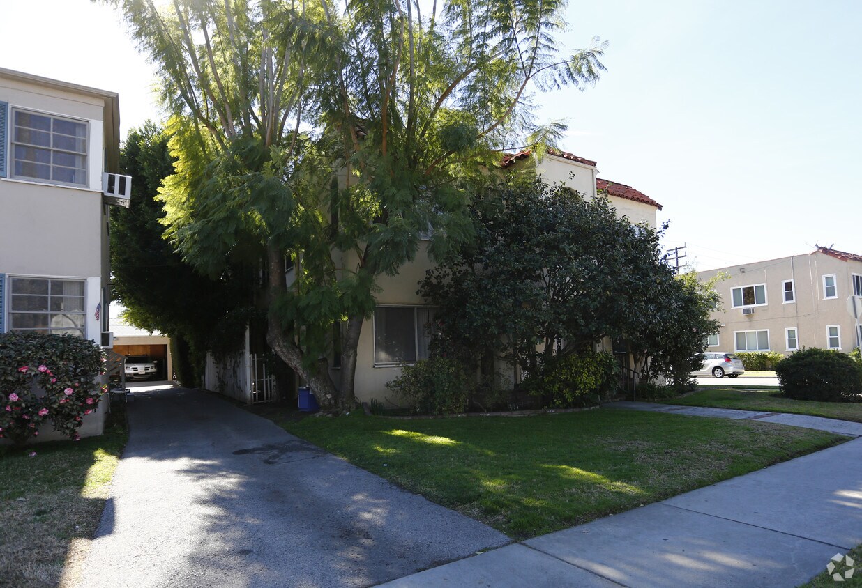 Building Photo - 740 W Glenoaks Blvd