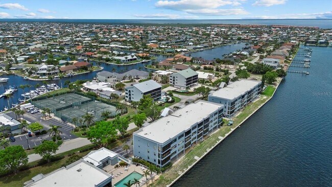 Building Photo - 1750 Jamaica Way