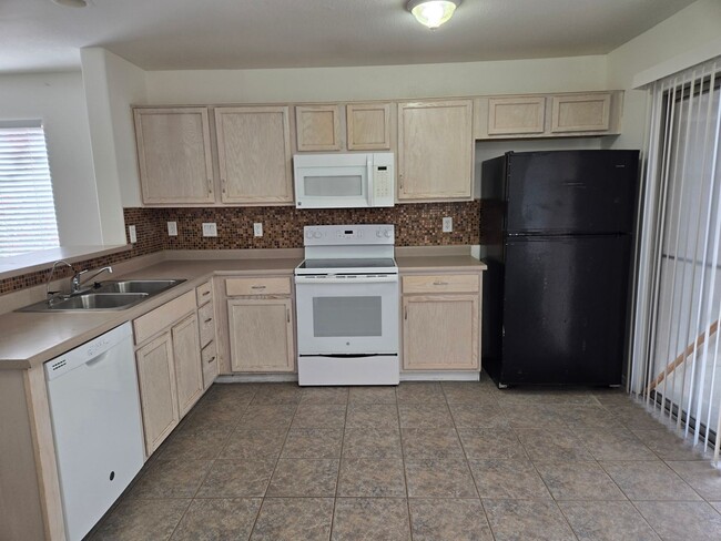 Foto del edificio - 3 bed 2 bath in Goodyear! No HOA