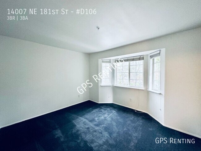 Building Photo - Large Townhome. Downtown Woodinville!