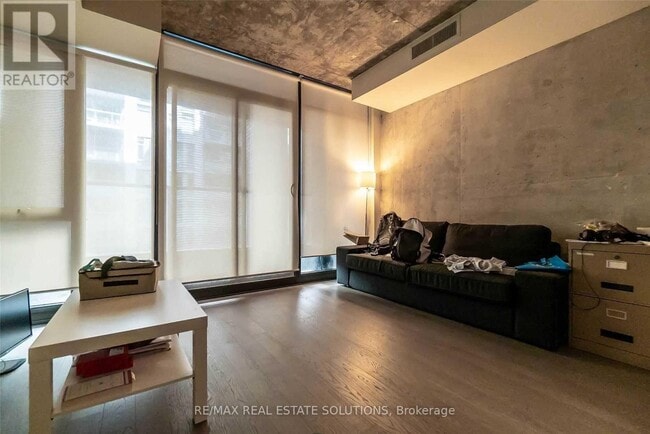 Building Photo - 111 Bathurst St