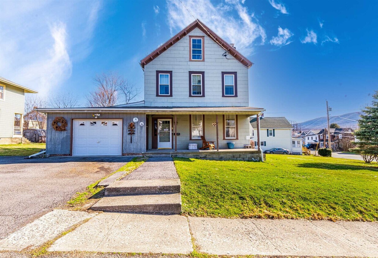 5 Lincoln Ave, Beacon, NY 12508 Room for Rent in Beacon, NY