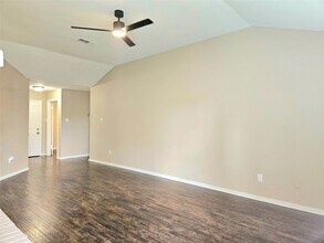 Building Photo - 4231 Southchase Ln
