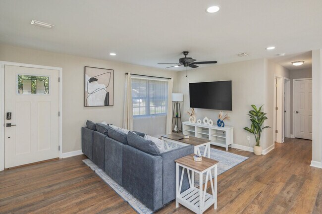 Building Photo - 130 N Lorraine Dr