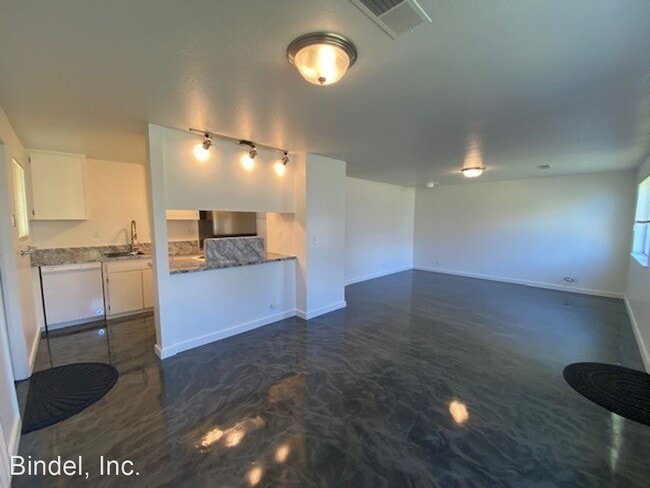 Building Photo - 3 br, 1.5 bath House - 4673 McKinnon CT