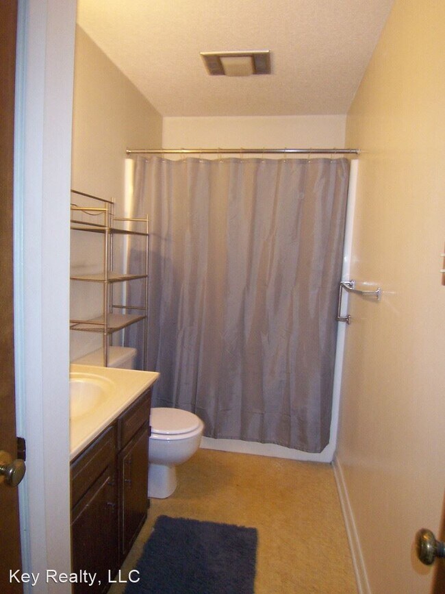 Building Photo - 2 br, 1 bath House - 2105-B Linda Rd