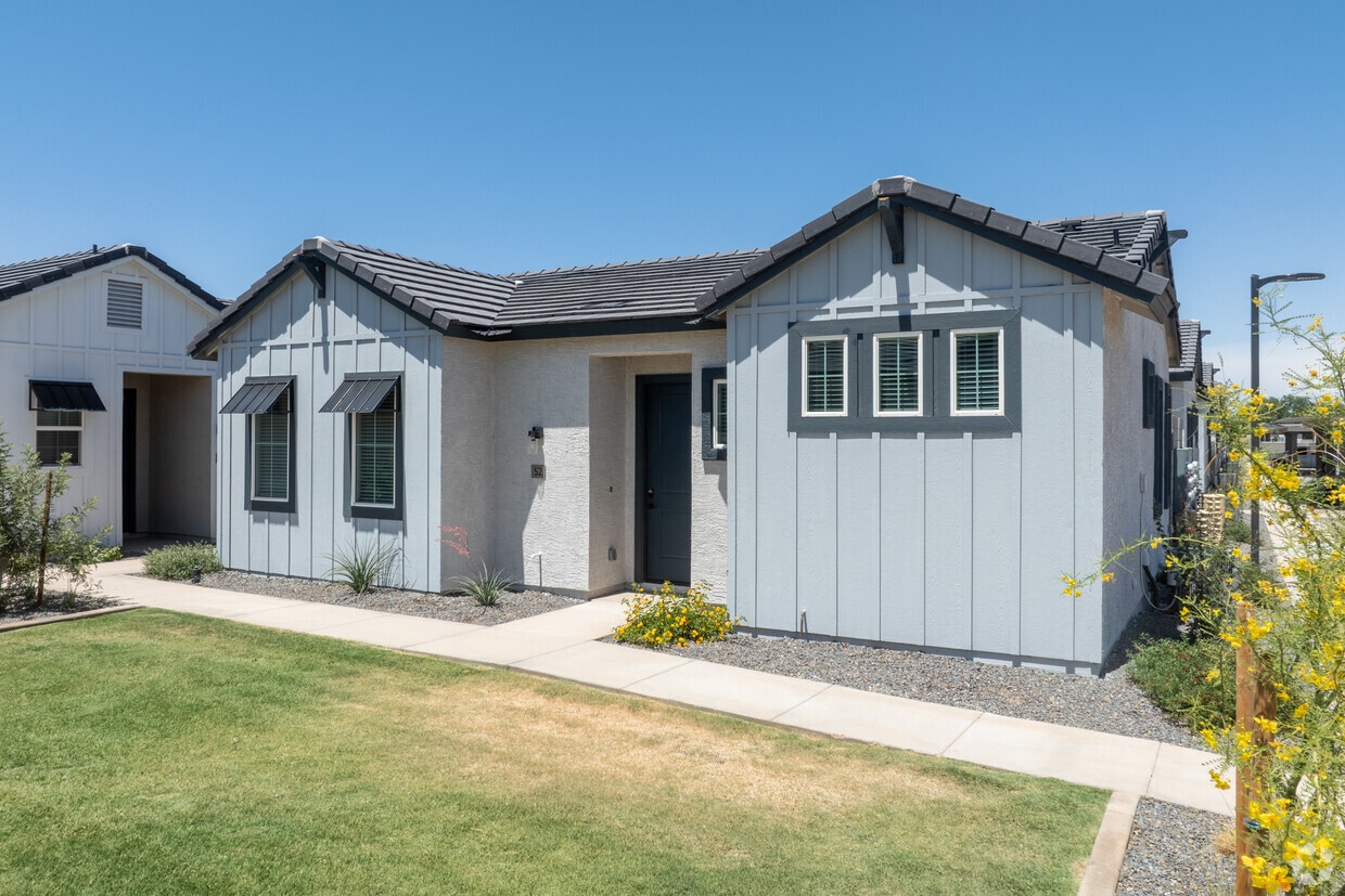 Primary Photo - Bungalows on Combs